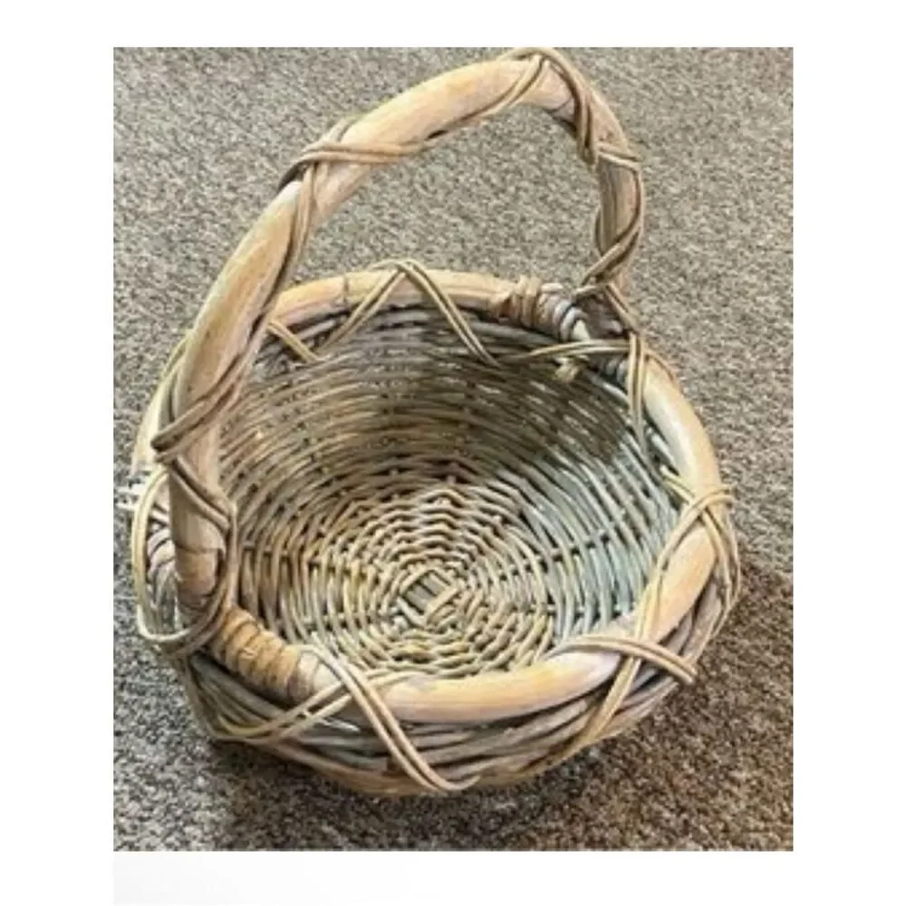 💲Low Price 💲Vintage Natural Woven Basket - Brown and Tan
